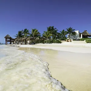 azul-beach-by-karisma.allrivieramayahotels.com/